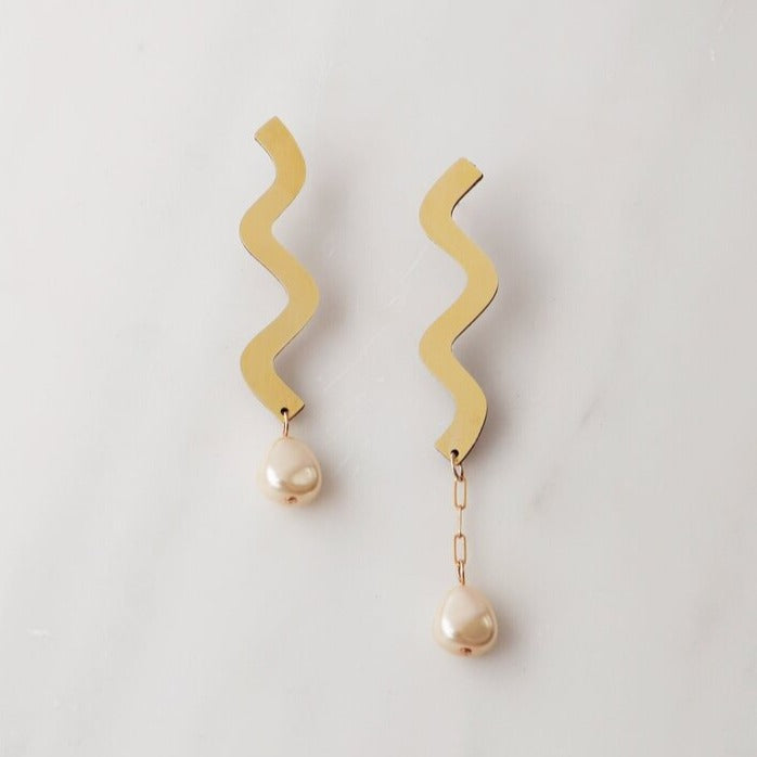 Wavy Asymmetric Pearl Earrings