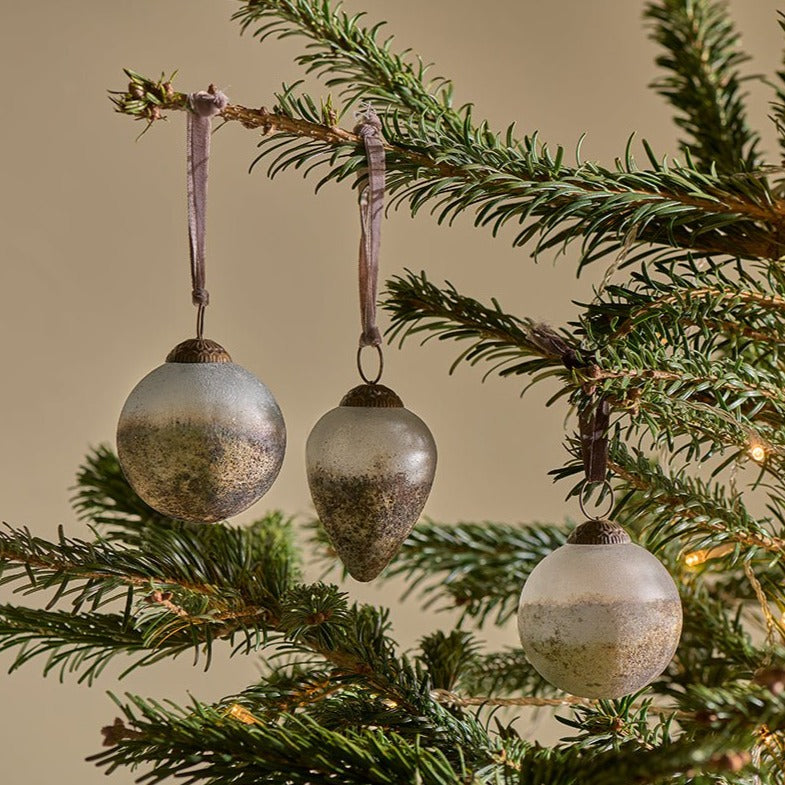 Ngolo Glass Bauble